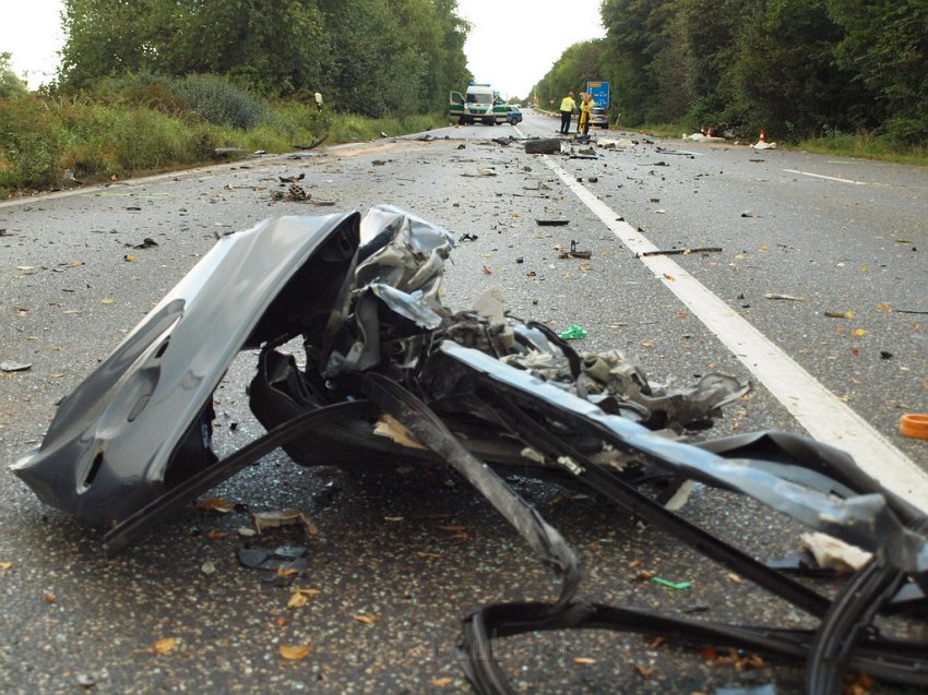 Schwerer VU Koeln Immendorf Kerkraderstr P214.JPG